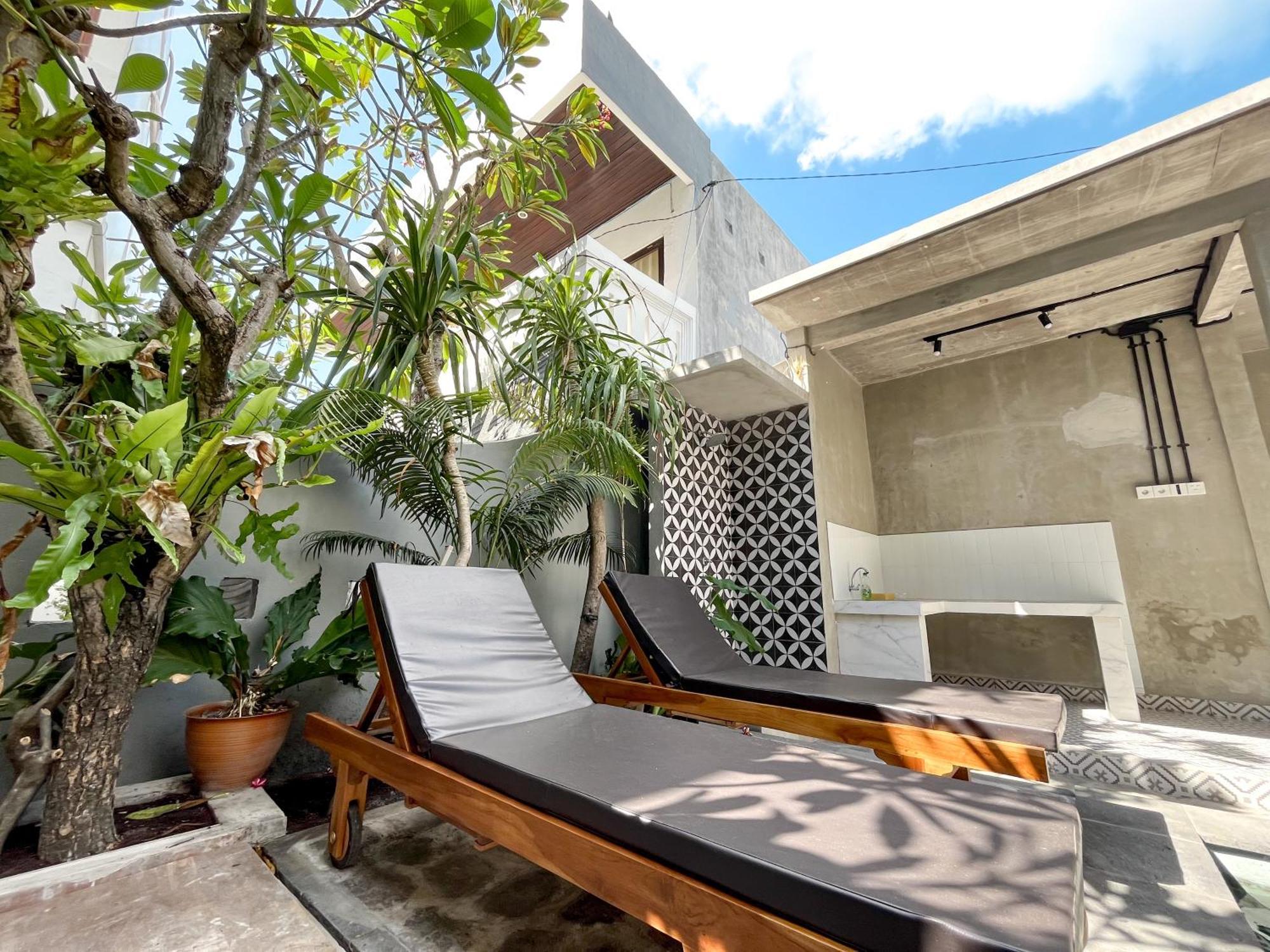 Adi Surya Guest House Seminyak Exterior foto