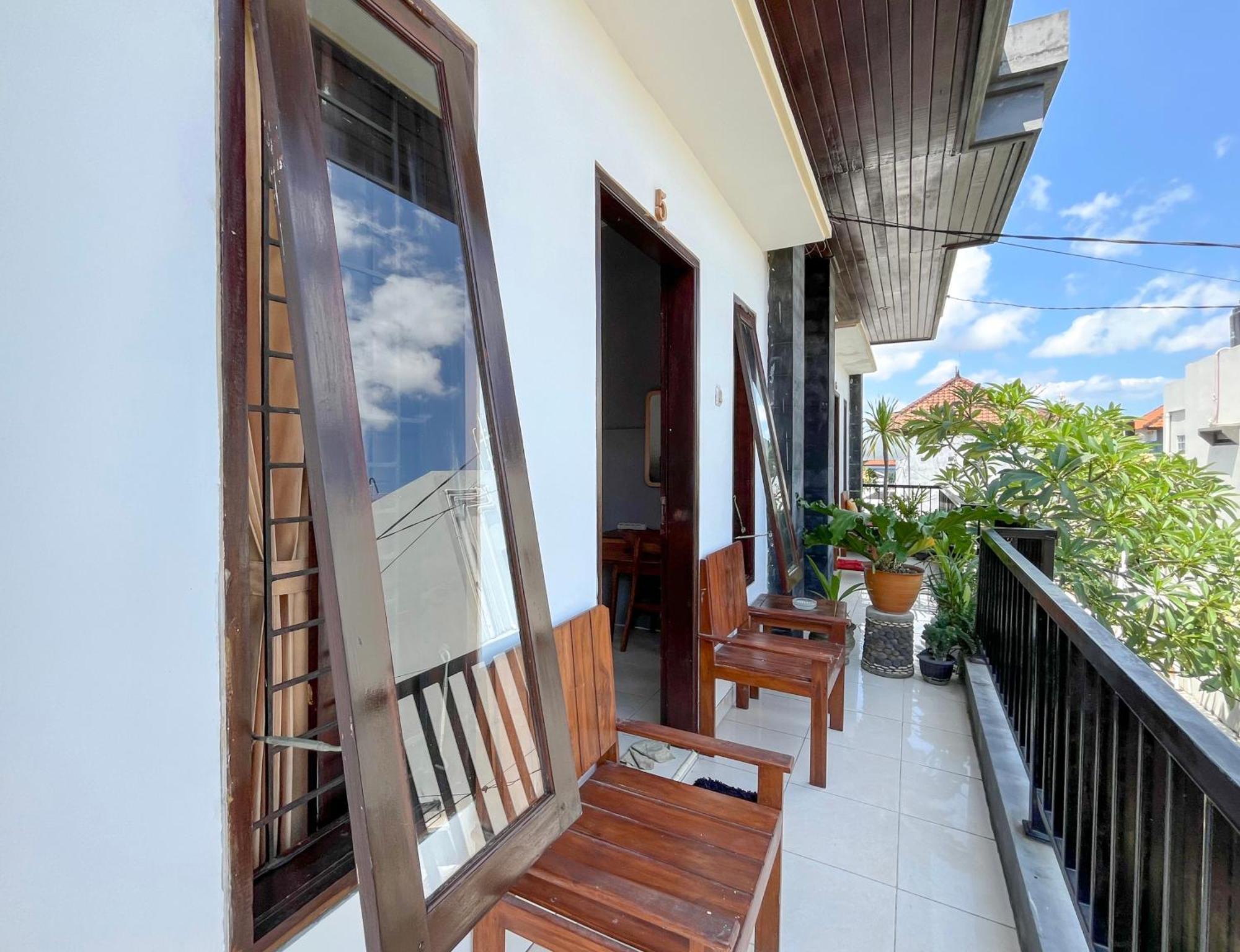 Adi Surya Guest House Seminyak Exterior foto